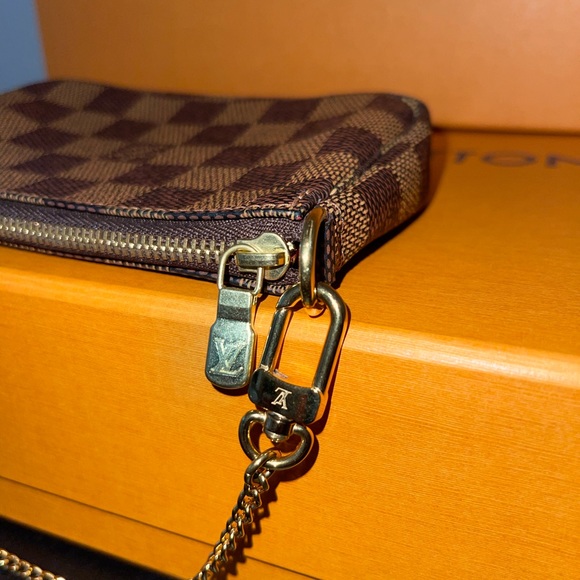 Louis Vuitton Mini Pochette - Picture 11 of 12